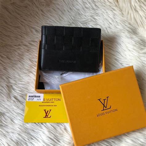 can put initial on rep lv wallet